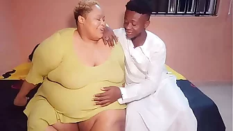 AfricanChikito Fat Juicy Pussy opens up disposed to a GEYSER!!!
